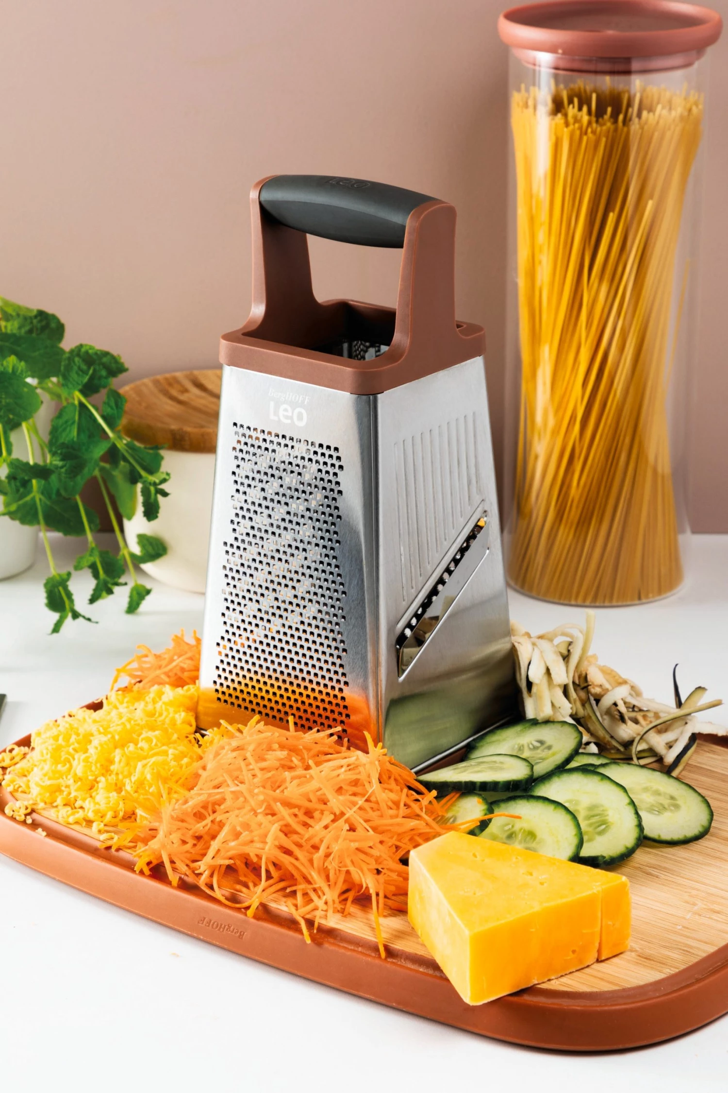BergHOFF Leo 4-sided Box Grater 10", Pink Chef Tools 5 BergHOFF Leo 4-sided Box Grater 10", Pink Chef Tools