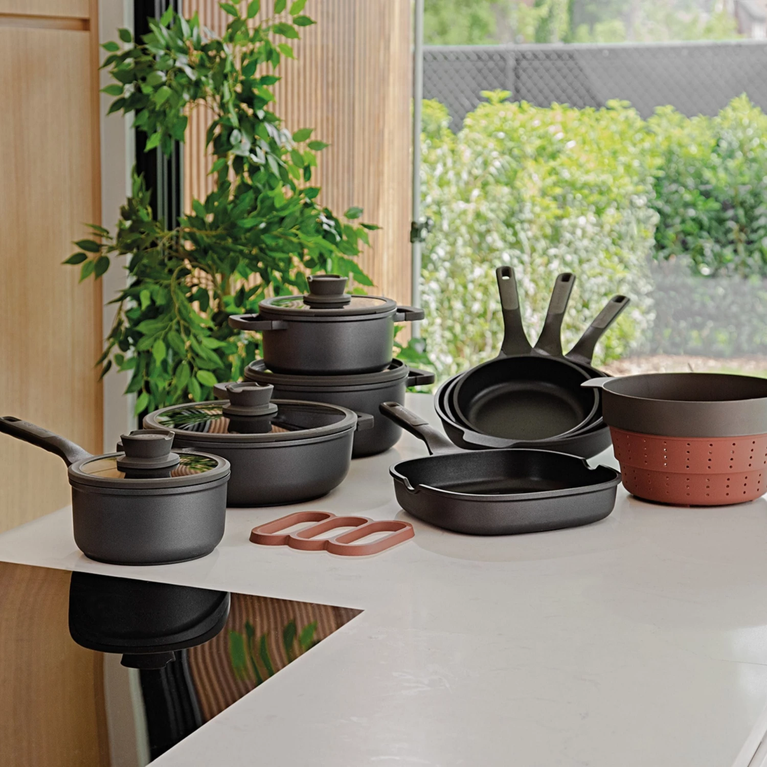 BergHOFF Stone 10.25" Non-stick Grill Pan, 2.2 Qt 6 BergHOFF Stone 10.25" Non-stick Grill Pan, 2.2 Qt