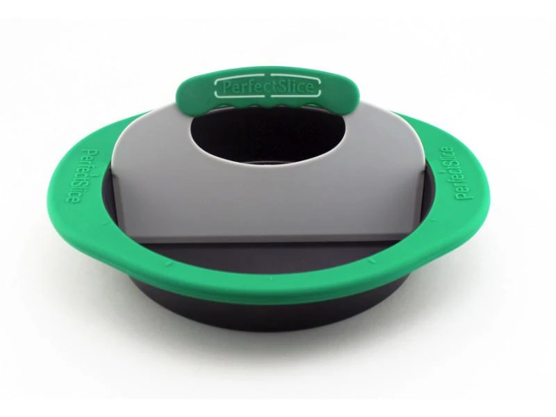 Bakeware BergHOFF Perfect Slice 9" Round Cake Pan With Silicone Sleeve & Slicing Tool 3 Bakeware BergHOFF Perfect Slice 9" Round Cake Pan With Silicone Sleeve & Slicing Tool