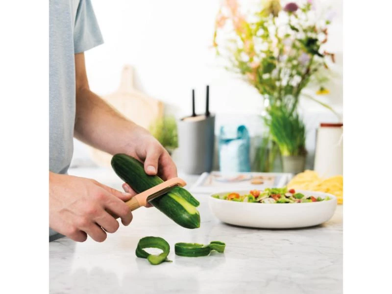 BergHOFF Leo 6.75" Stainless Steel Straight Peeler, Pink 4 BergHOFF Leo 6.75" Stainless Steel Straight Peeler, Pink